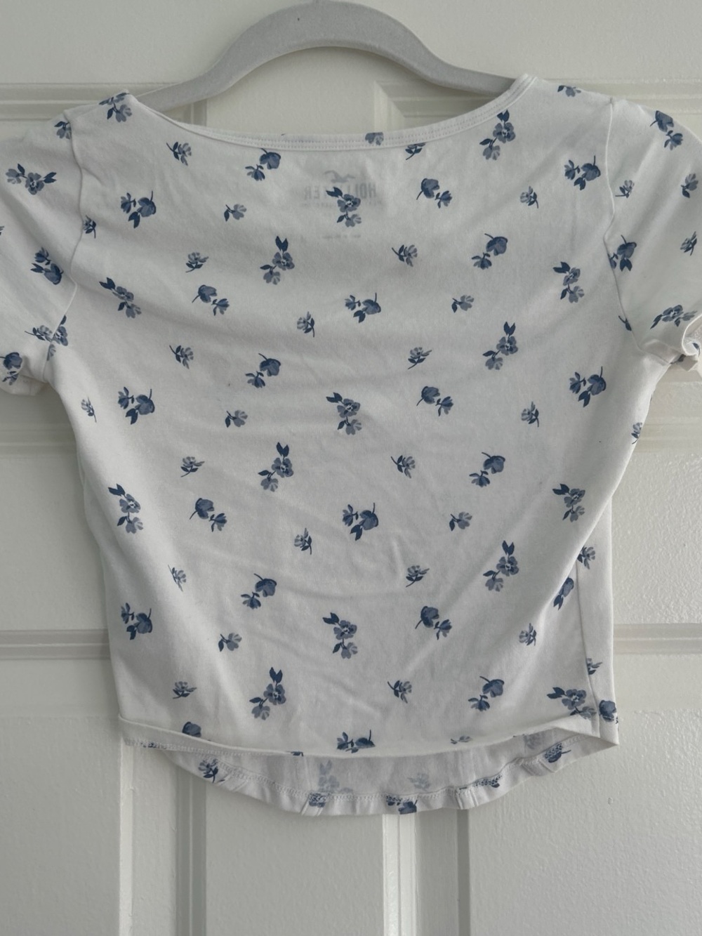 Hollister White Cropped Scoop Top with Blue Floral Print - Picture 2 of 4